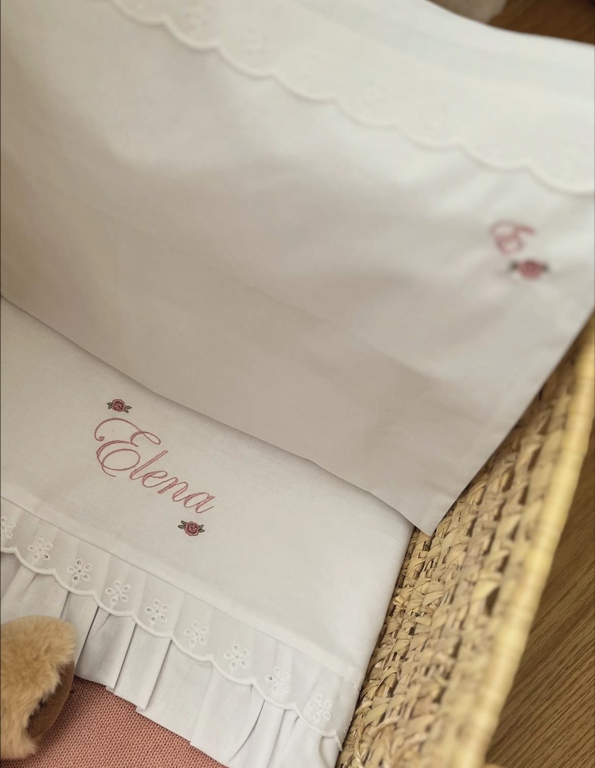 Set lenzuola con balza sangallo e ricamo roselline