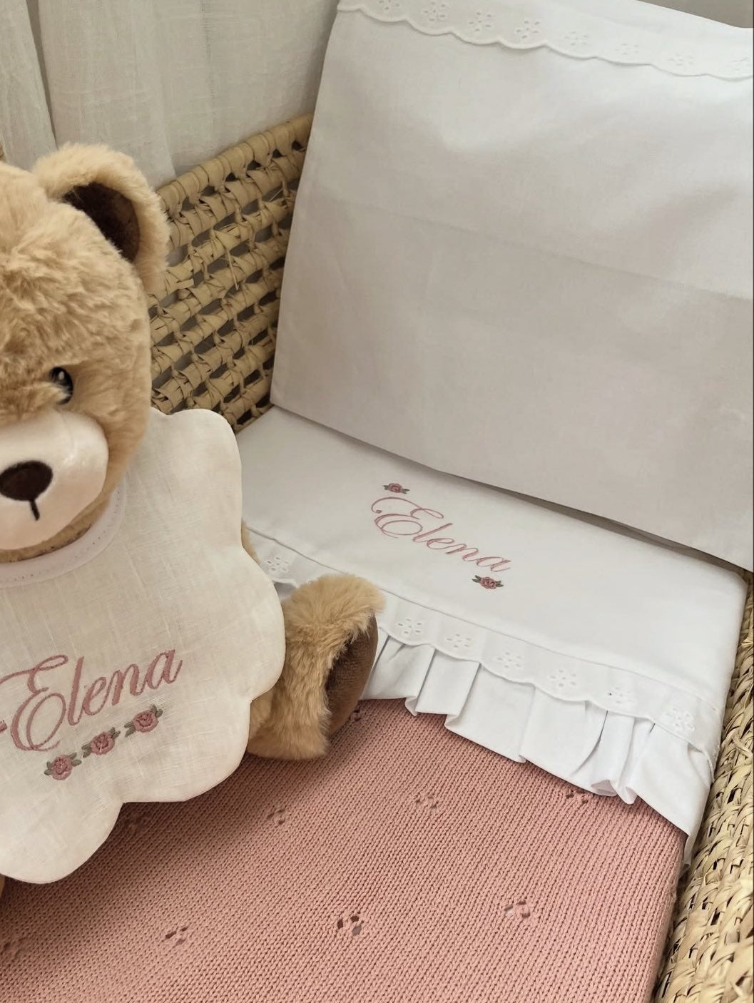 Set lenzuola con balza sangallo e ricamo roselline