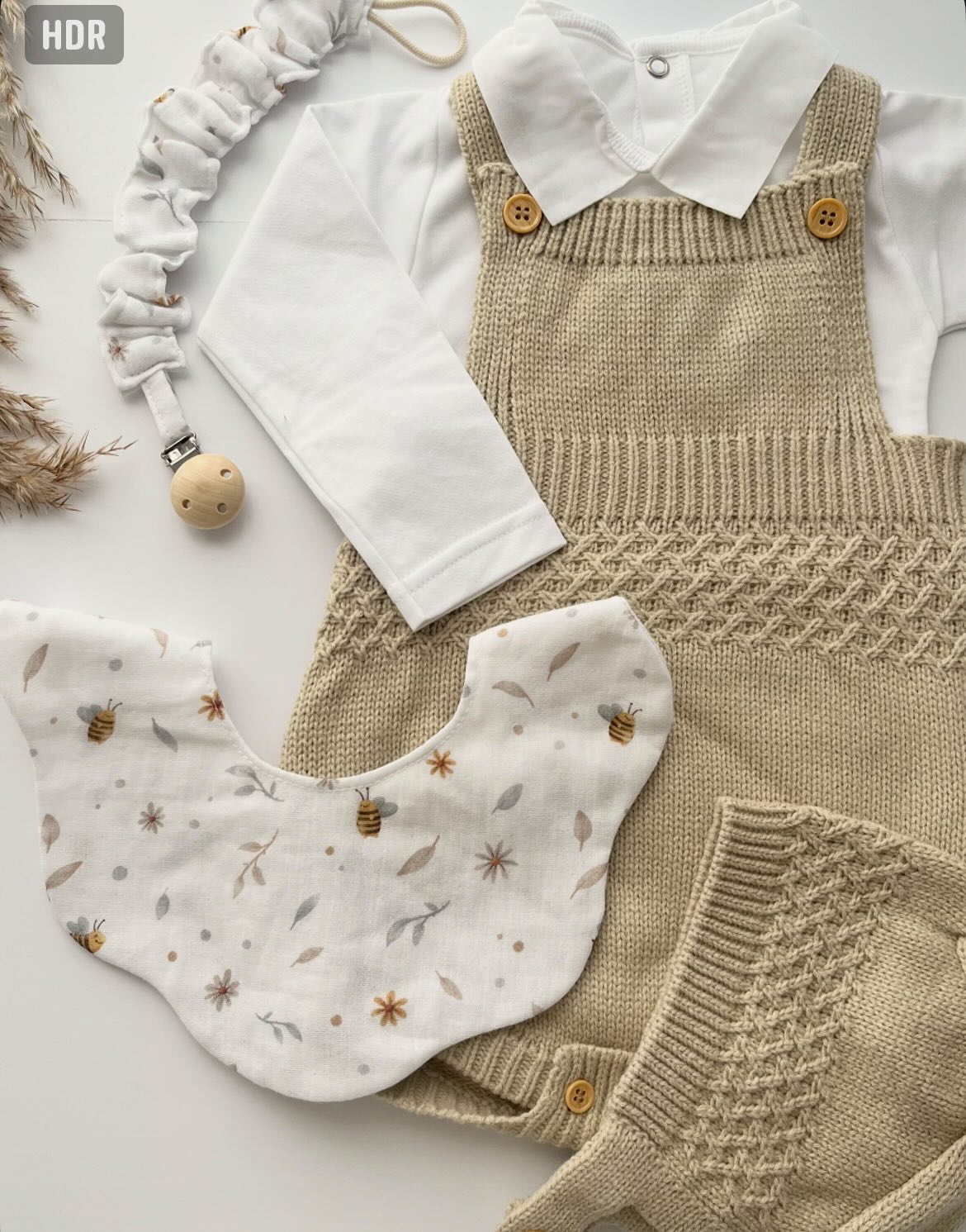 Salopette in lana con cuffietta beige