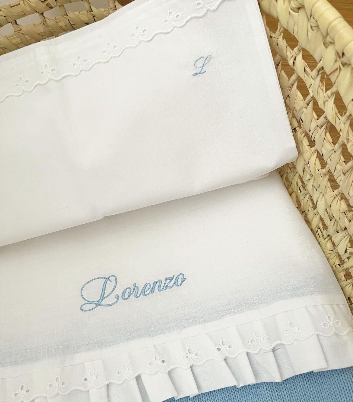 Set lenzuola con balza sangallo e ricamo