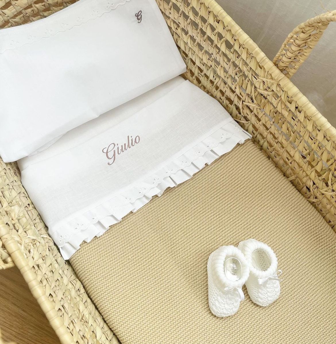 Set lenzuola con balza sangallo e ricamo