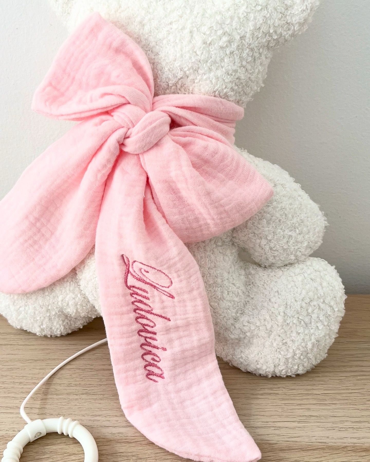 Carillon teddy con fiocco