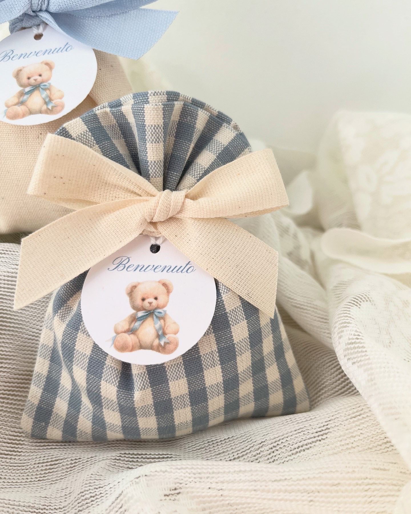 Sacchetti portaconfetti panna e Vichy azzurro