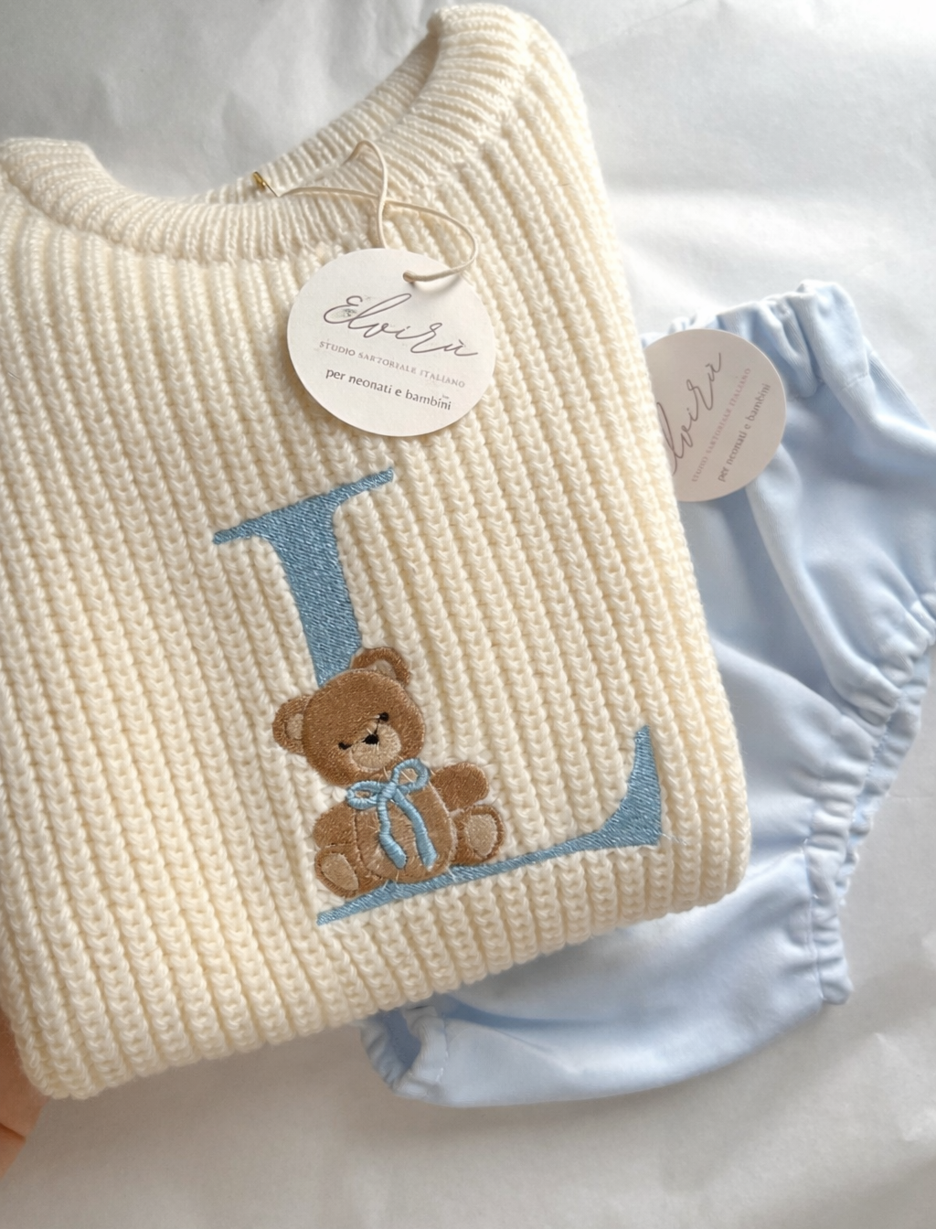 Maglioncino con ricamo lettera teddy