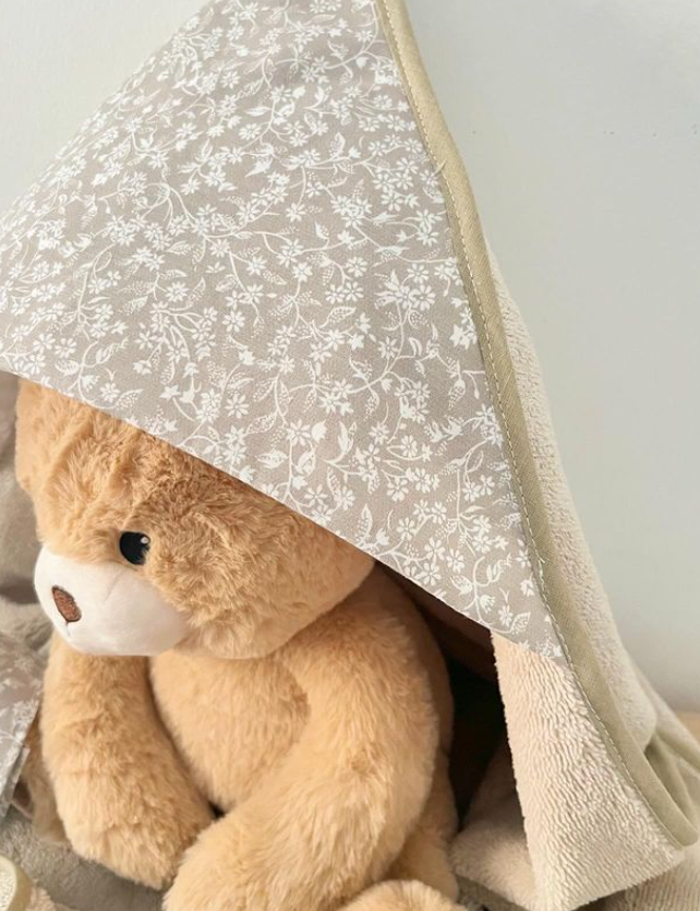 Accappatoio triangolo lineare