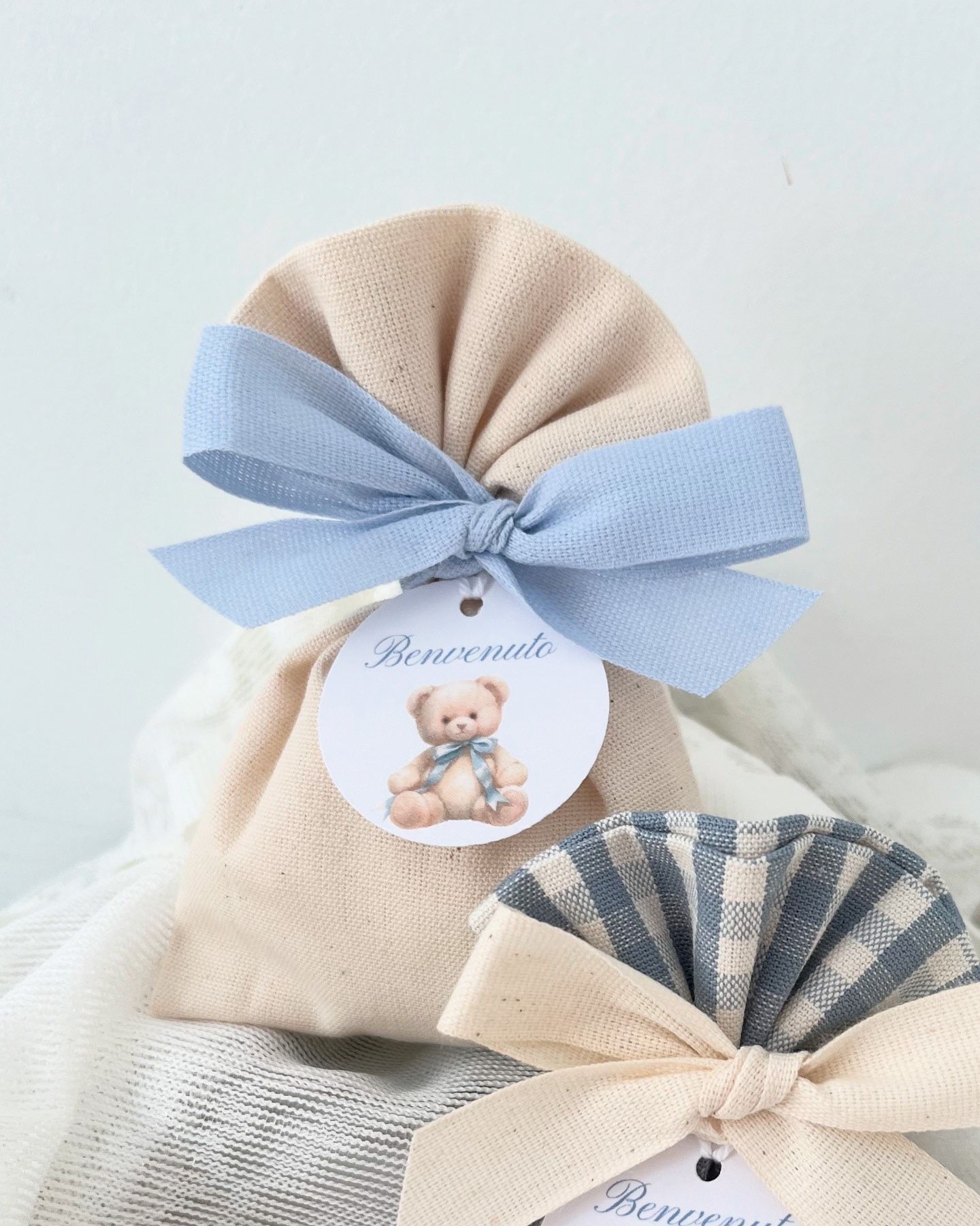 Sacchetti portaconfetti panna e Vichy azzurro