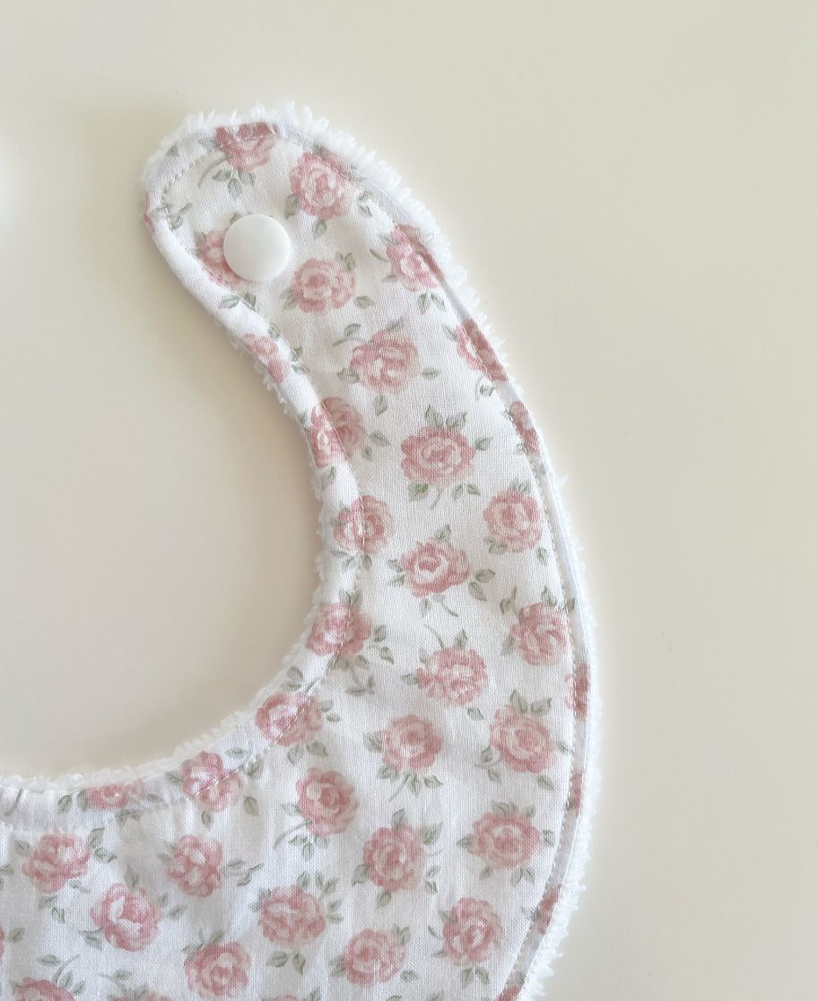 Bavaglino con bottone a fantasia