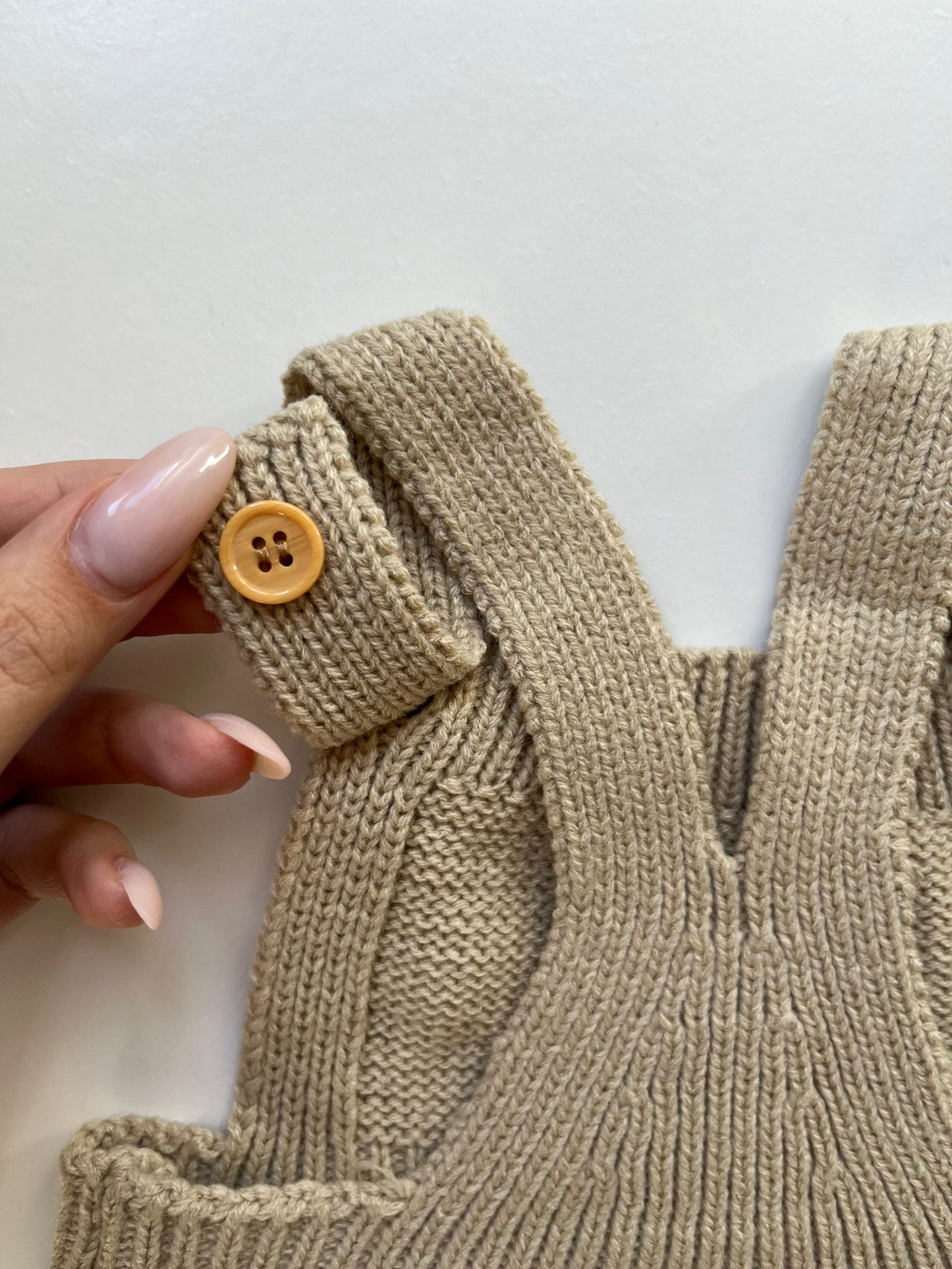 Salopette in lana con cuffietta beige