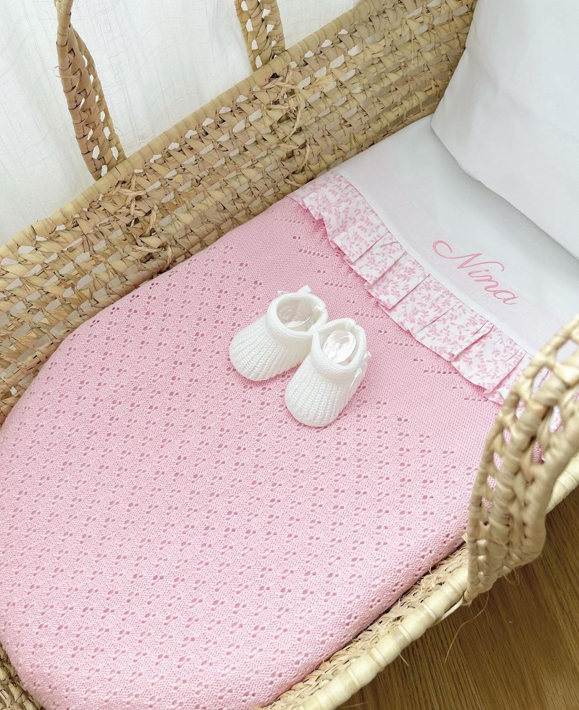 Set lenzuola con ricamo e balza con foglioline