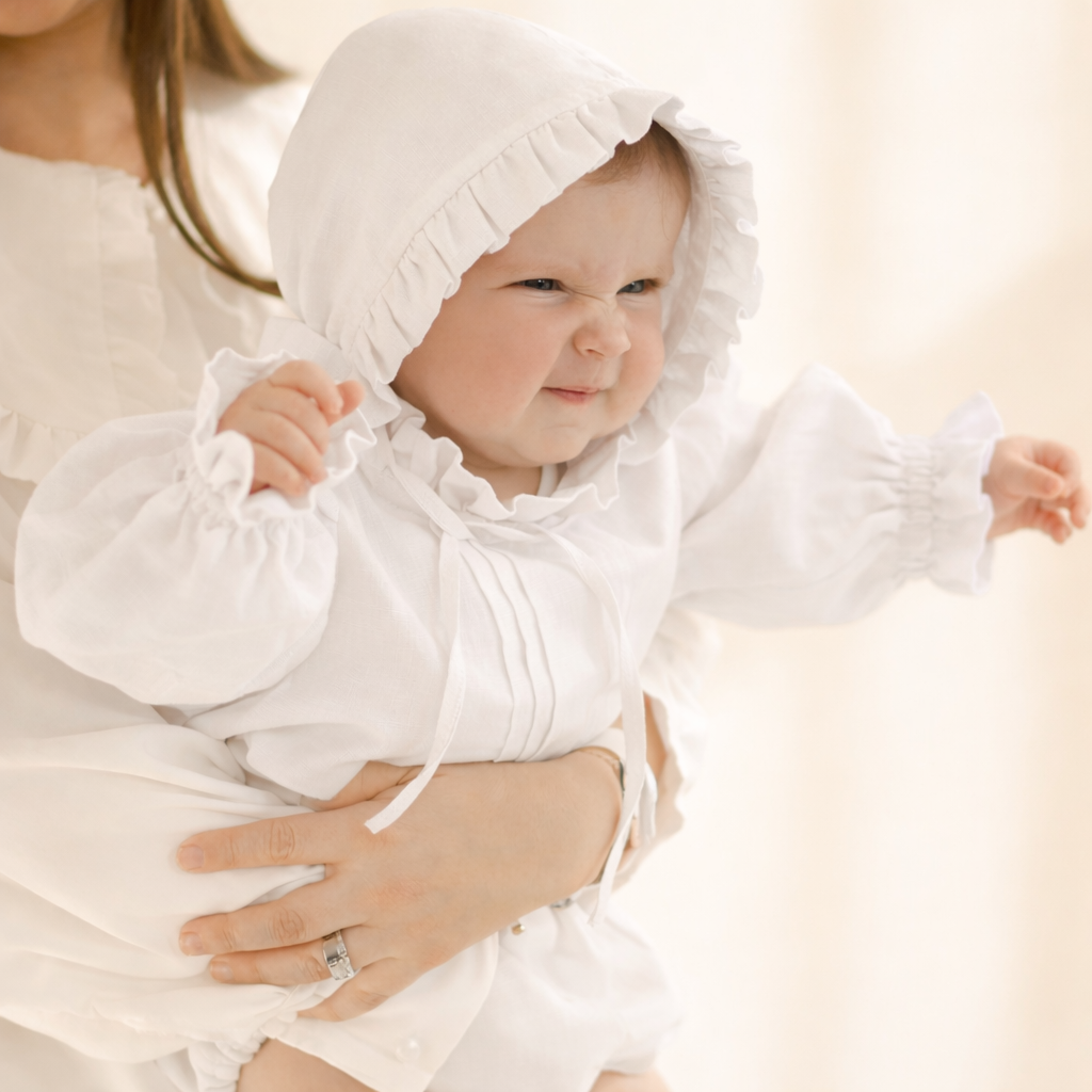 Cappellino neonata modello cuffietta con volant in cotone