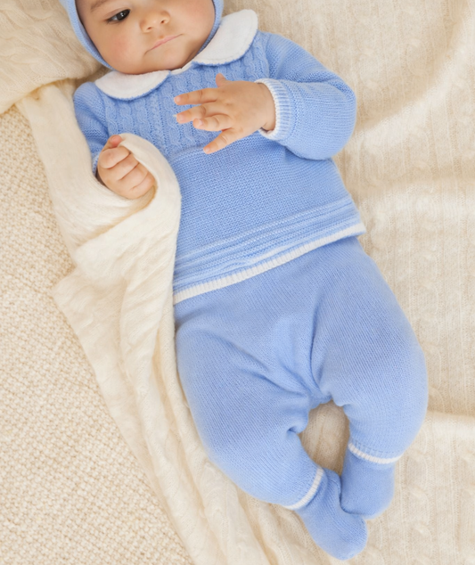 Completino con cappellino ponpon