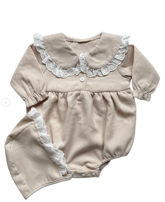 Pagliaccetto con cuffietta sangallo