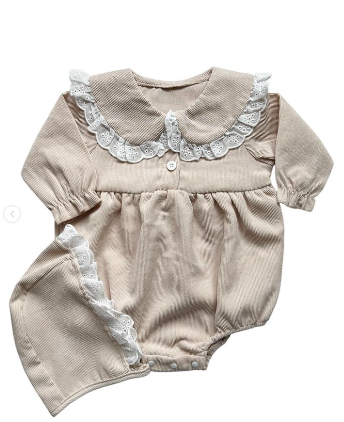 Pagliaccetto con cuffietta sangallo