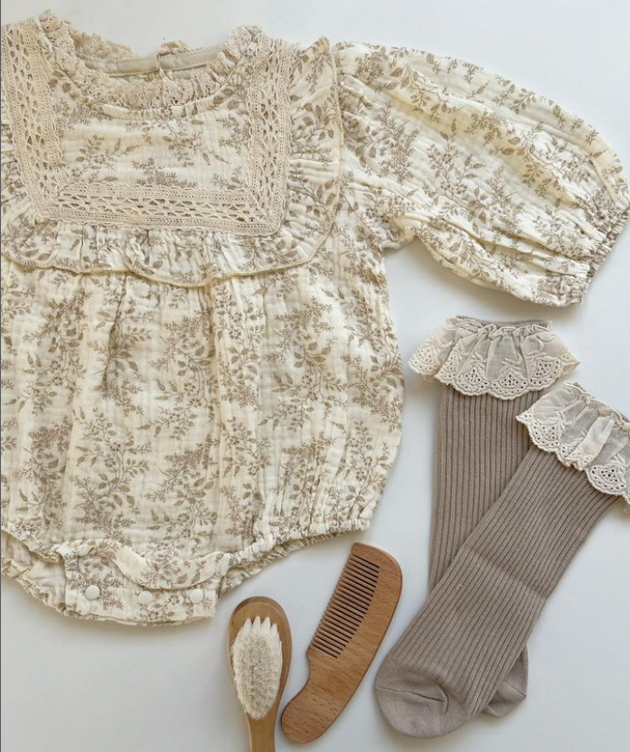 Calzini con bordino in sangallo